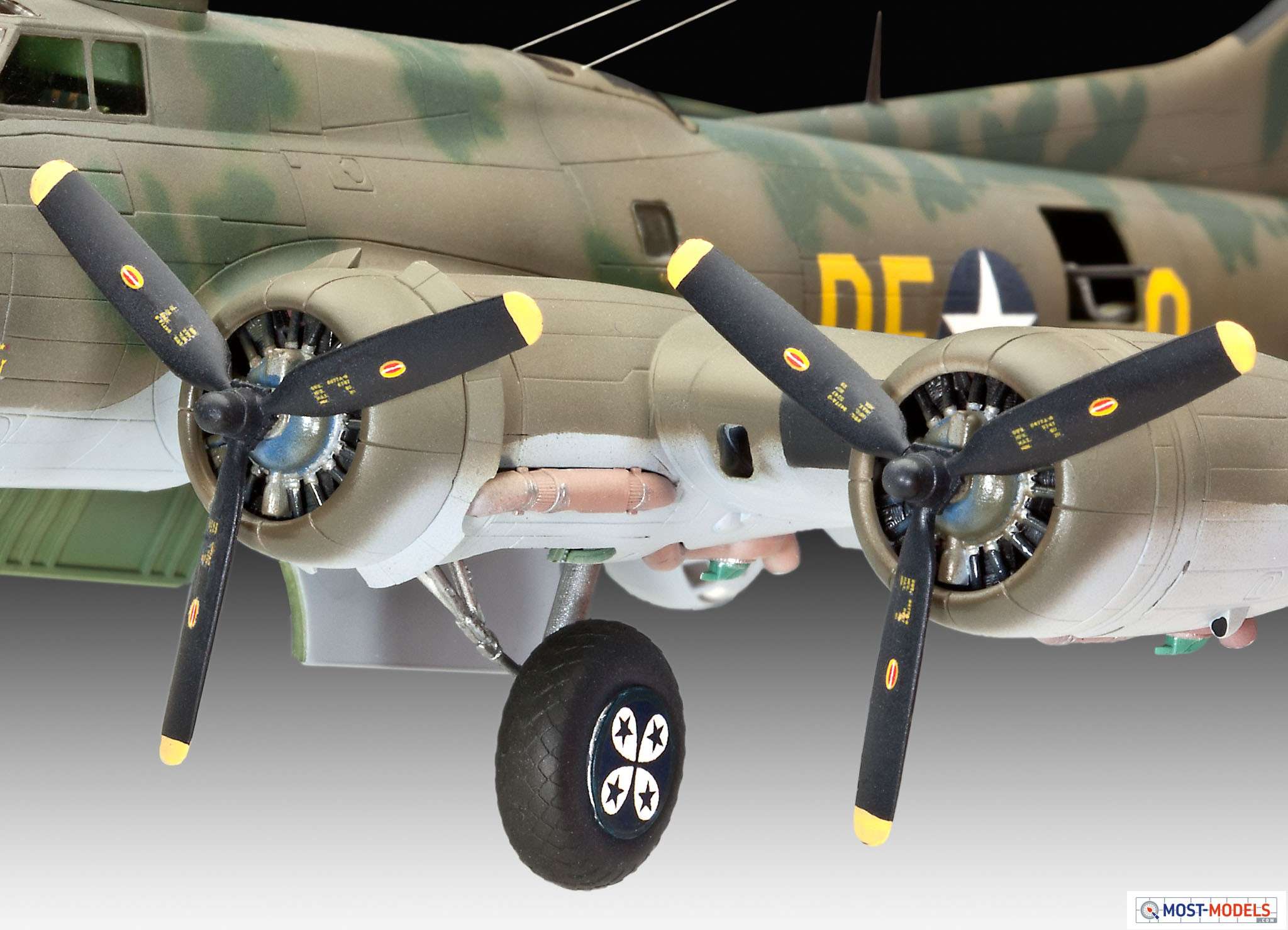 1 72 Revell B 17f Memphis Belle For Sale