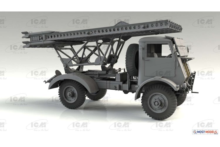 1:35 ICM 35591 BM-13-16 on W.O.T. 8 chassis - WWII Soviet MLRS - Icm35591 2 - ICM35591