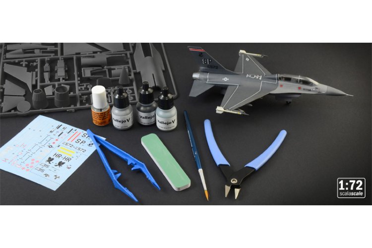 1:72 Italeri 72009 F-16 C/D Night Falcon - Complete Set - Starter Kit - Ita72009 1 - ITA72009