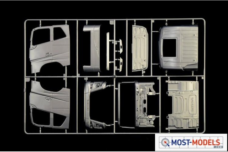 1:24 Italeri 3940 Volvo FH4 (FH16) Globetrotter XL - Italeri3940 10 - ITA3940