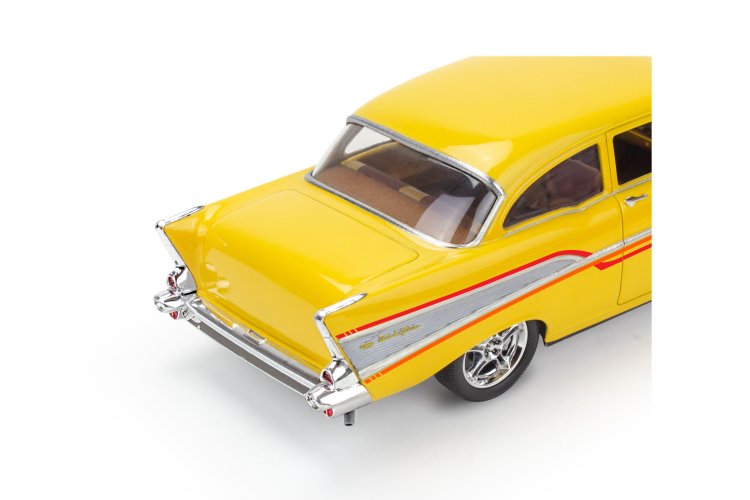 1:25 Revell 14551  1957 Chevy Bel Air - Two Door Sedan - Amerikaanse Auto - Rev14551 6 - REV14551