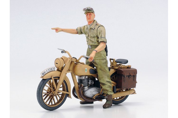 1:35 Tamiya 25208 Panzerkampfwagen IV Ausf F & Motorcycle North Africa - Tam25208 4 - TAM25208