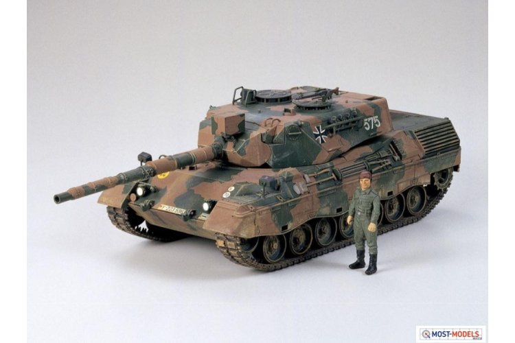 1:35 Tamiya 35112 BW MBT Leopard 1A4 with 1 Figure - Tam35112 2 - TAM35112