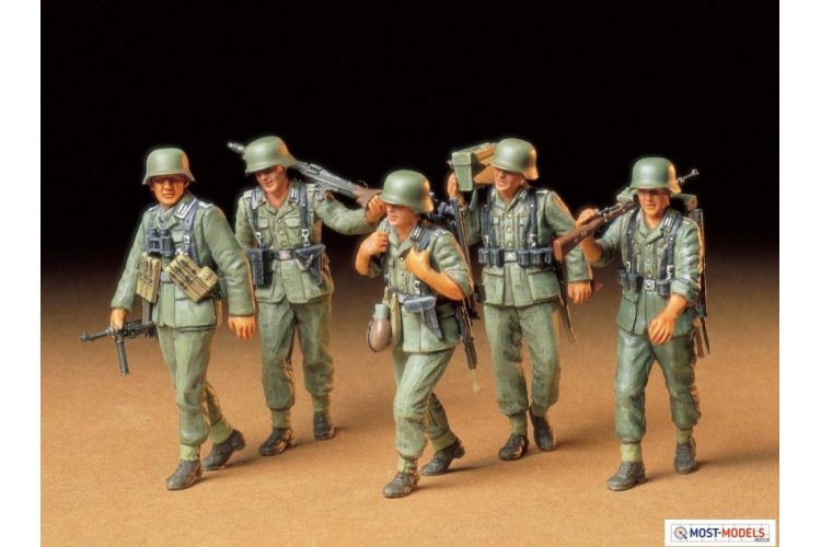 1:35 Tamiya 35184 WWII Fig.-Set MG-Crew Maneuver with 5 Figures - Tam35184 2 - TAM35184