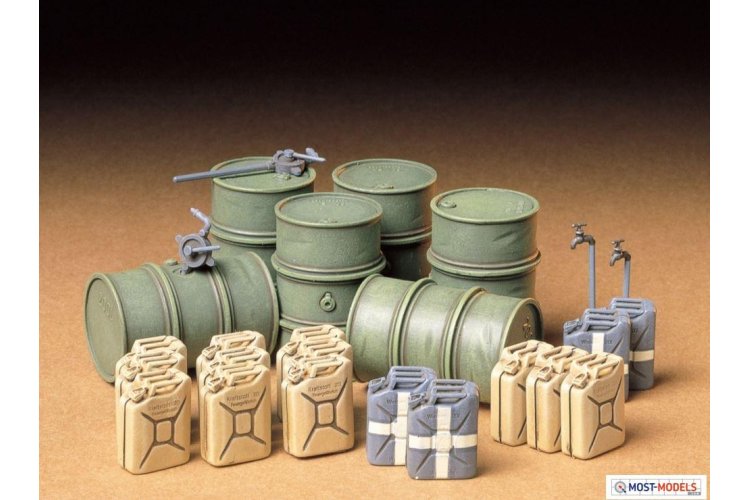 1:35 Tamiya 35186 Diorama-Set German Barrels & Jerry Cans - Tam35186 2 - TAM35186