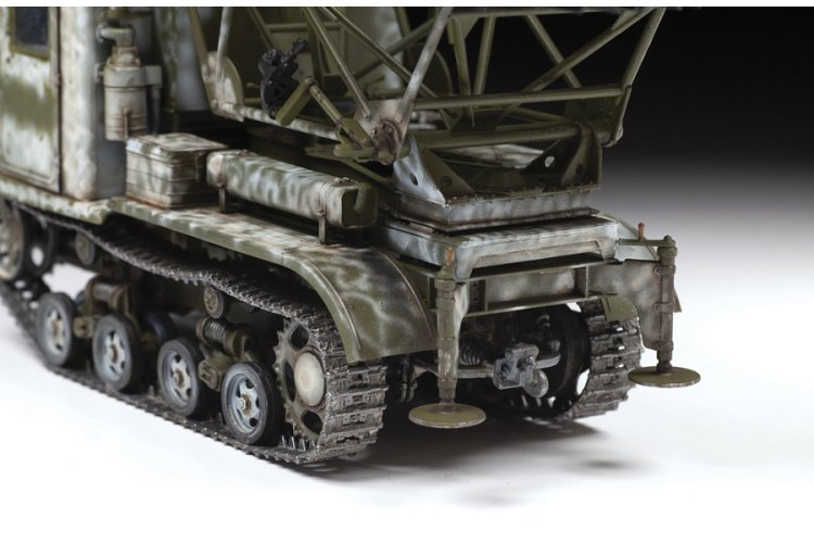 1:35 Zvezda 3700 STZ-5 with MRL BM-13 Katyusha - Zvz3700 img 0051 - ZVZ3700