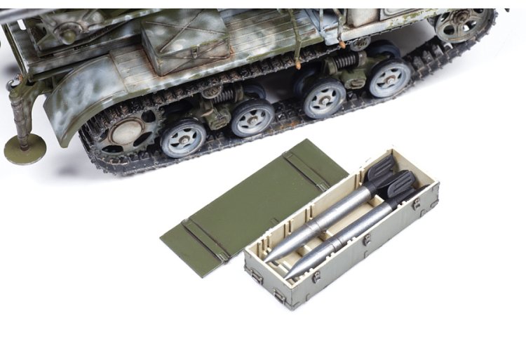 1:35 Zvezda 3700 STZ-5 with MRL BM-13 Katyusha - Zvz3700 img 0056 - ZVZ3700