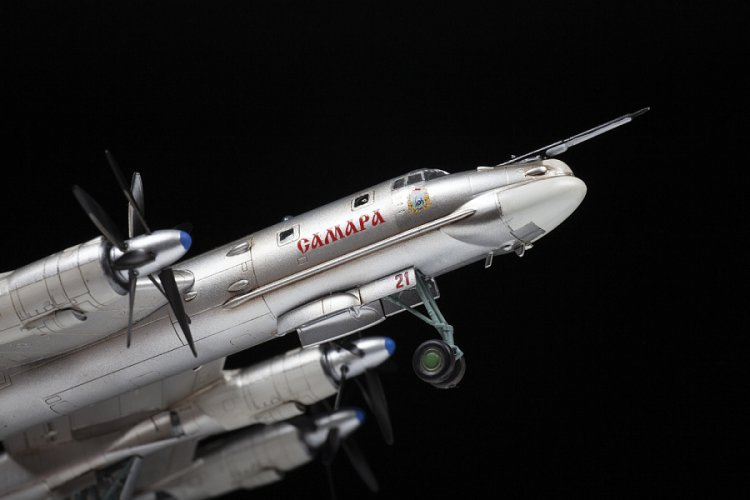 1:144 Zvezda 7038 Russian Strategic Bomber Tu-95MS - Bear - Zvz7038 3 - ZVZ7038